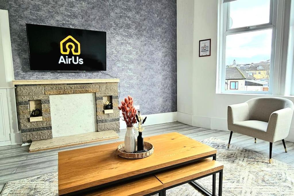 Spacious Haven With Free Parking Glasgow Exterior foto
