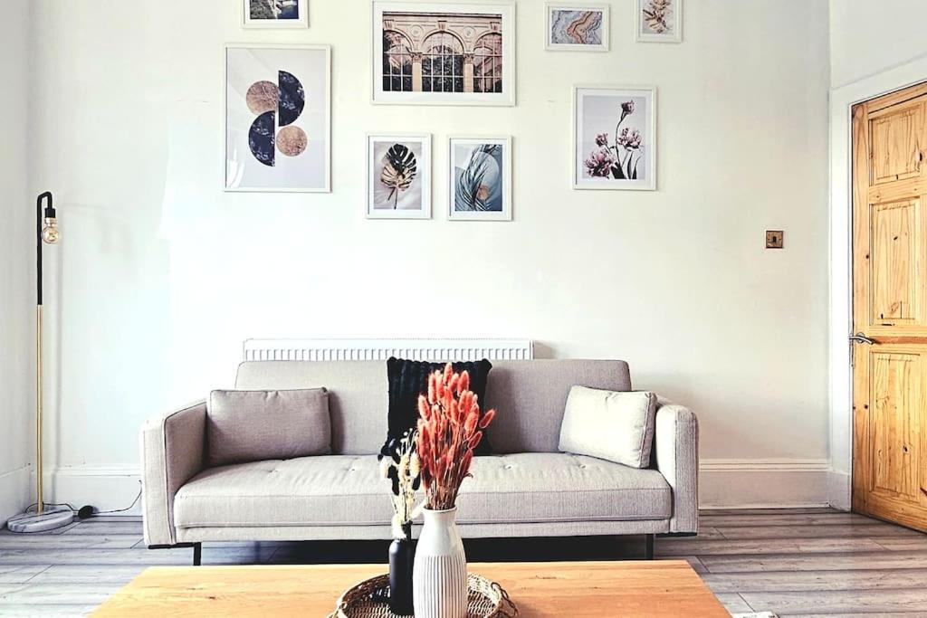 Spacious Haven With Free Parking Glasgow Exterior foto