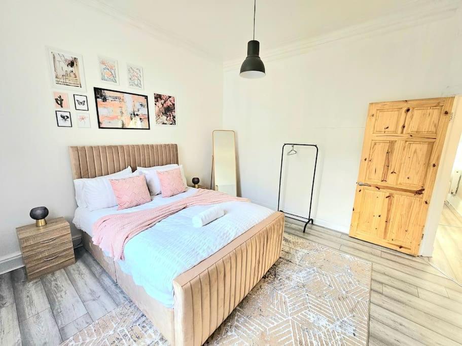 Spacious Haven With Free Parking Glasgow Exterior foto