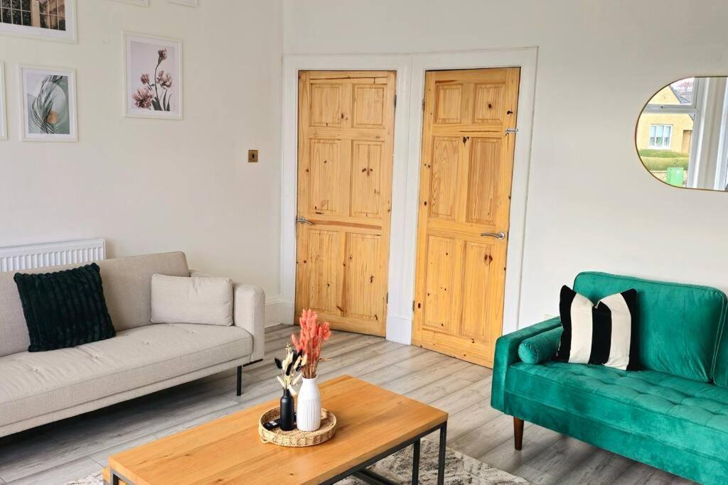 Spacious Haven With Free Parking Glasgow Exterior foto
